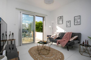 Eden-Great Location, Sea View, Stylish Apartment